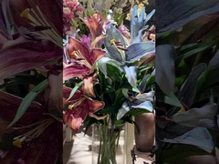 ইউরোপীয় স্টাইলের রেট্রো সিমুলেশন গ্রেডিয়েন্ট রঙ স্পর্শ লিলি ফুলের তোড়া, হোম ডেকোরেশন সিমুলেশন ফুল