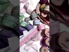 পার্ল রঙের ঝাঁকুনিযুক্ত বেল্ট