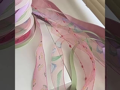 গোলাপী বেগুনি রিবন