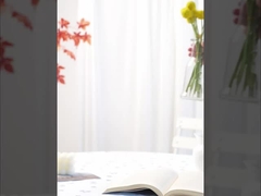 স্বর্ণের বলের সাথে প্যাকেজযুক্ত উচ্চ-শেষ এবং বাস্তবসম্মত অনুভূতি সহ সিমুলেটেড ফুল, হোটেল নরম সজ্জা