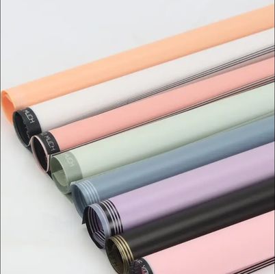 ভালো দাম 57*57CM স্ট্রিপড গোল্ড বোর্ডার প্যাকেজিং কাগজ উপহার কারুশিল্প ফুল উপহার প্যাকেজিং জন্য অনলাইন