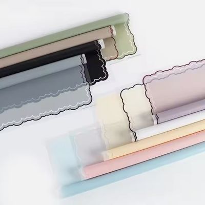 কেনা ফ্রিজড ফুলের প্যাকেজিং কাগজ তরঙ্গাকার লাইন সহ উপহার প্যাকেজিং জলরোধী উপহার প্যাকেজিং অনলাইনে উৎপাদন