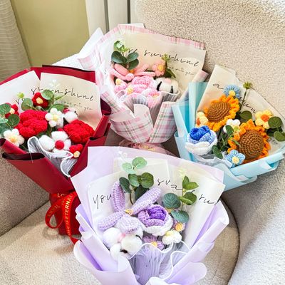 কেনা ৫২০ মা দিবসের ফুলের তোড়া উটের বোনা হস্তনির্মিত ফুল স্নাতক মৌসুমের জন্য অনলাইনে উৎপাদন