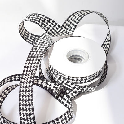 কেনা কালো এবং সাদা মধুচক্র বোনা লিন্ড লিন্ড সজ্জা লিন্ড কপাল ফুলের তোড়া ফুলের টাই প্যাকেজিং উপাদান ছাড় অনলাইনে উৎপাদন