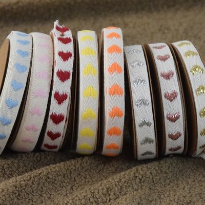 কেনা প্রেমের সূচিকর্ম, সোনার থ্রেড, কাটন রিবন, ফুলের তোড়া, উপহারের প্যাকেজিং, নম প্রসাধন, কাটন থ্রেড অনলাইনে উৎপাদন