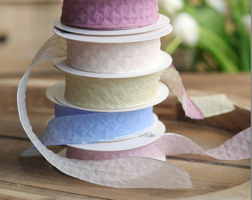 ভালো দাম ওয়েইই বাবল ইয়ার্ড ২.৫ সেন্টিমিটার ফুলের তোড়া প্যাকেজিং রিবন হস্তনির্মিত উপাদান উপহার বাক্স প্যাকেজিং ফুলের উপাদান অনলাইন