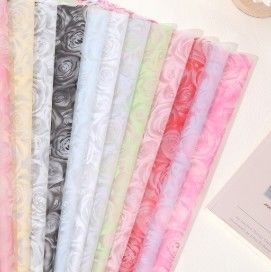 ভালো দাম রোজ বিউটি ওয়াটারপ্রুফ ফুল প্যাকেজিং কাগজ ফুলের দোকান প্যাকেজিং কাগজ অনলাইন