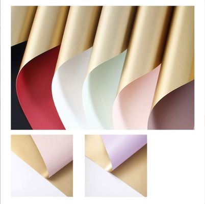 ভালো দাম প্লাস্টিকের ফুলের দোকান প্যাকেজিং ফুলের প্যাকেজিং কাগজ ভ্যালেন্টাইনস ডে ডুয়াল-কালার ফিল্ম ফুল প্যাকেজিং জন্য জলরোধী সোনার কাগজ অনলাইন